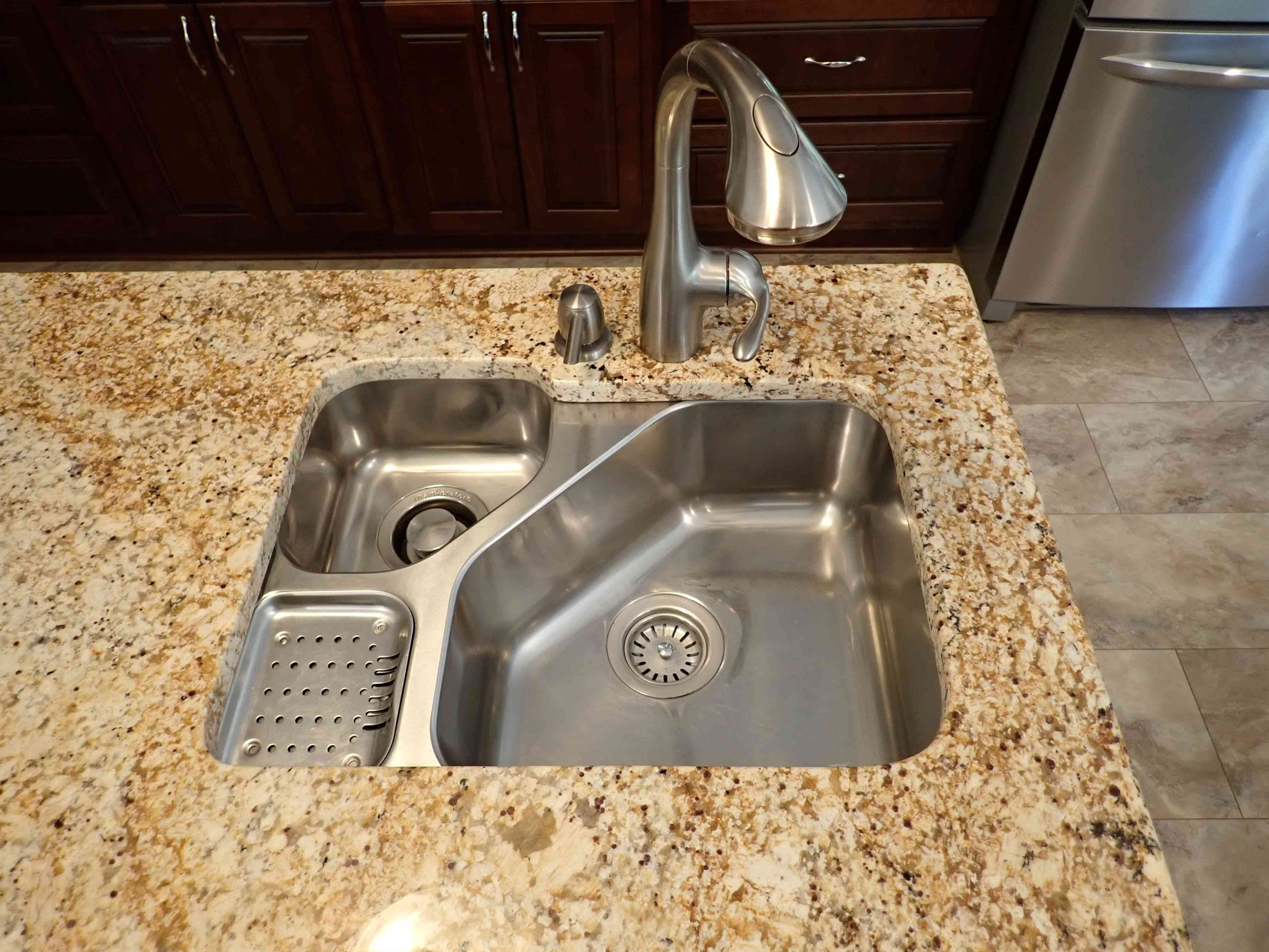 Luxury bar sink w/pullout faucet, soap dispenser, & disposer